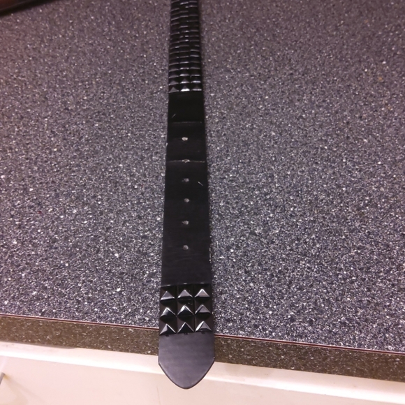 Men's Black Pyramid Studded Belt - Picture 4 of 7